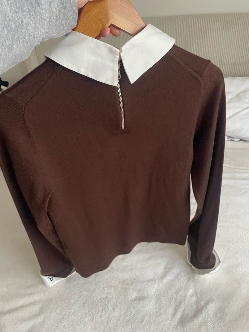 Brown wool blend sweater with removable collar and cuffs - Picture 6 of 7
